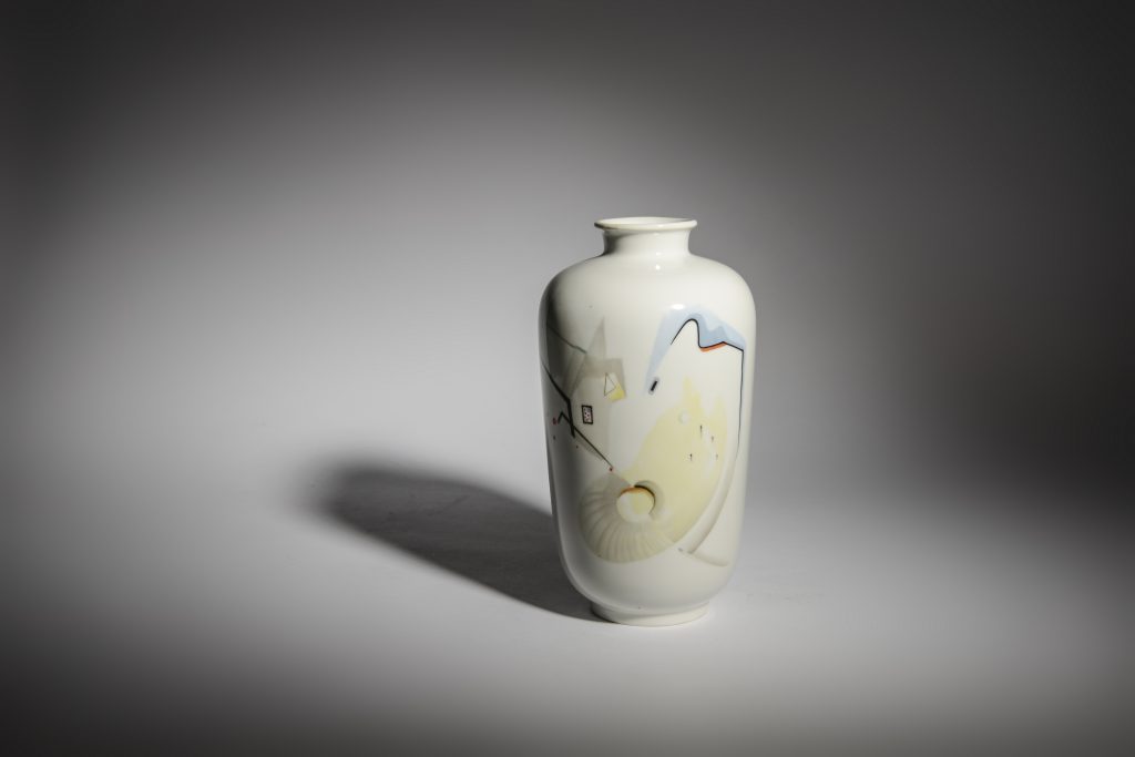 German porcelain vase by Heinrich & Co. Chiemsee division) with a one-off decoration by Gallitzendörfer in 1951.